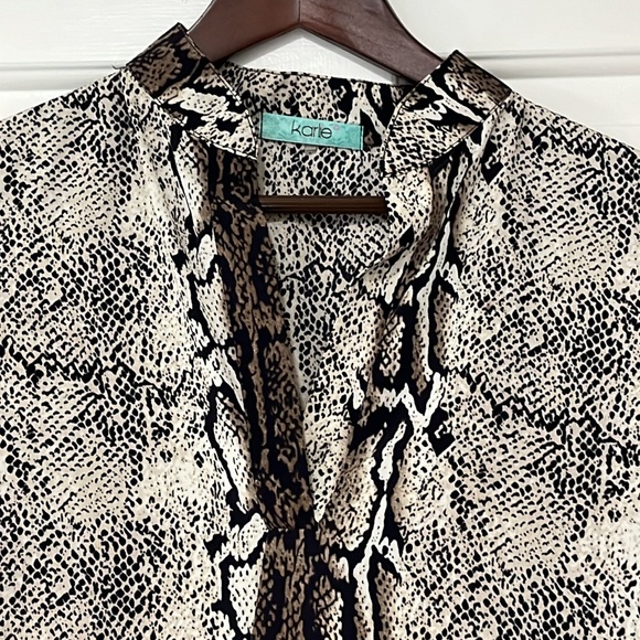 Karlie Snakeskin Flowy Top - Picture 6 of 9